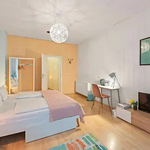 Apartment 33 S-bahn Schönhauser Allee, Berlin